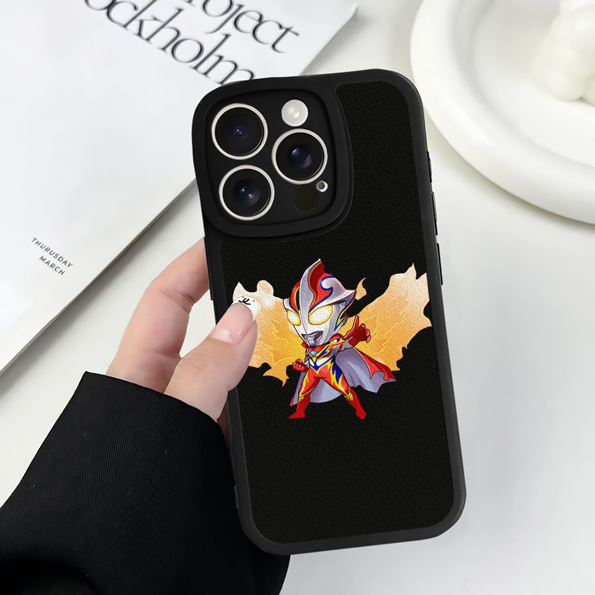 （画像用） ウルトラマン Ultraman 【iPhone 16シリーズ対応】シリコンスマホケース（レザー調） 材質：シリコン